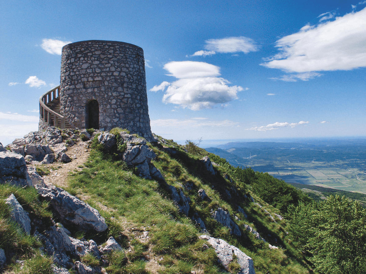 Кула на врху Бојак - Извор фотографије: istria-culture.com